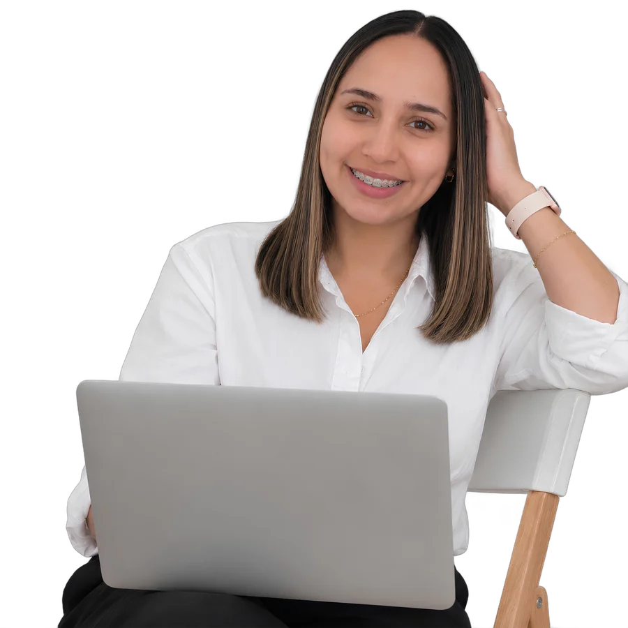 Barbara trabajando en su computador